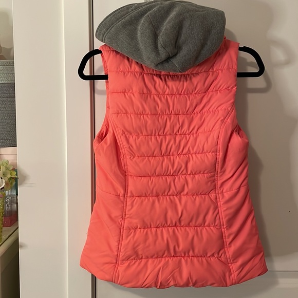 Hollister Coral Sherpa Puffer Vest - Picture 6 of 7
